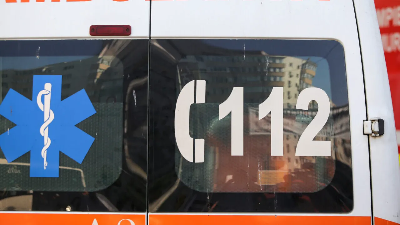 Situație șocantă în Mangalia. O adolescentă de 14 ani a ajuns inconștientă la spital, după ce un bărbat i-a dat droguri, la școală