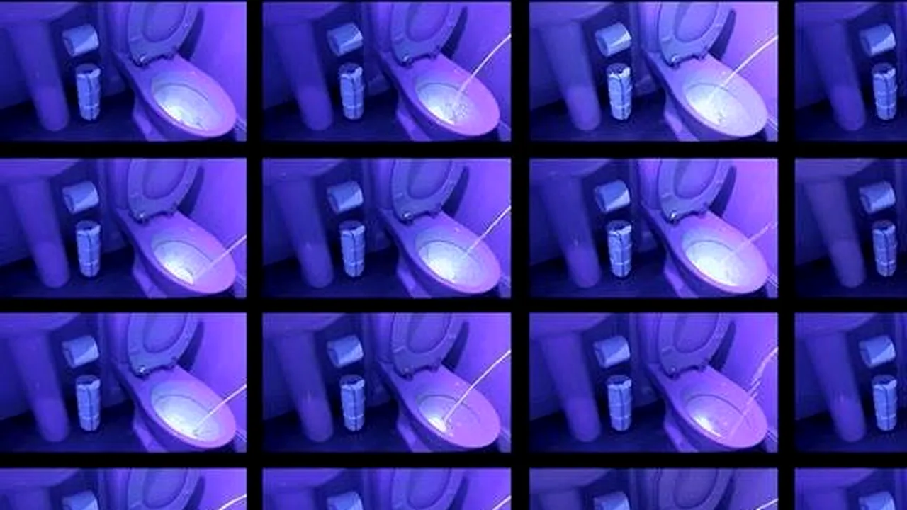 Domnilor, s-ar putea să vreți să stați pe vas. Un studiu arată cât de departe ajunge urina bărbaților atunci când se ușurează din picioare