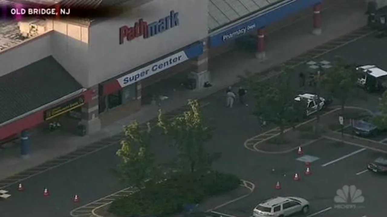 Trei morți în urma unui atac armat într-un supermarket la New Jersey