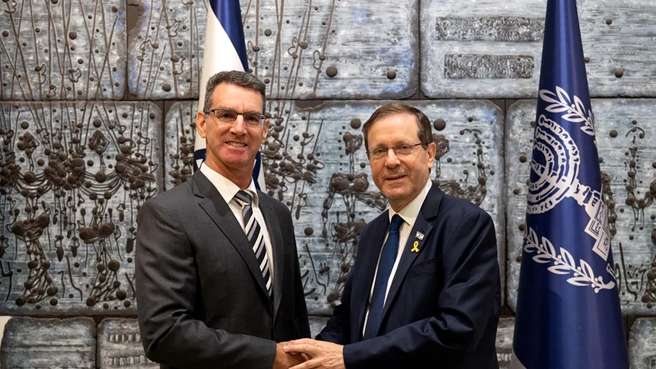 Noul AMBASADOR al Israelului în România, Lior Ben Dor, a sosit la Bucureşti. Părinții și bunicii ambasadorului sunt născuți în România