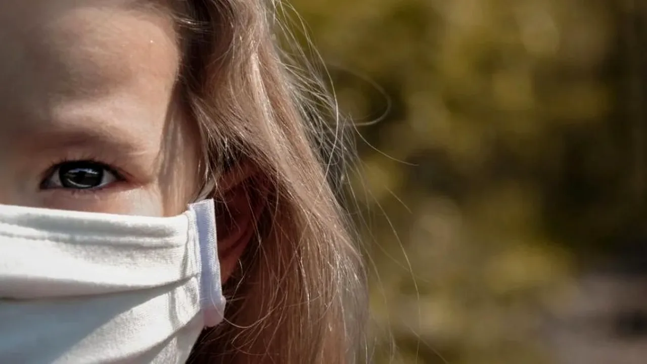 Strigătul disperat al unei fetițe în pandemie: „Mă simt izolată, ca într-o închisoare din care nu pot evada! Părinții meu au început să... Vă rog să nu-i contactați!” (EXCLUSIV)