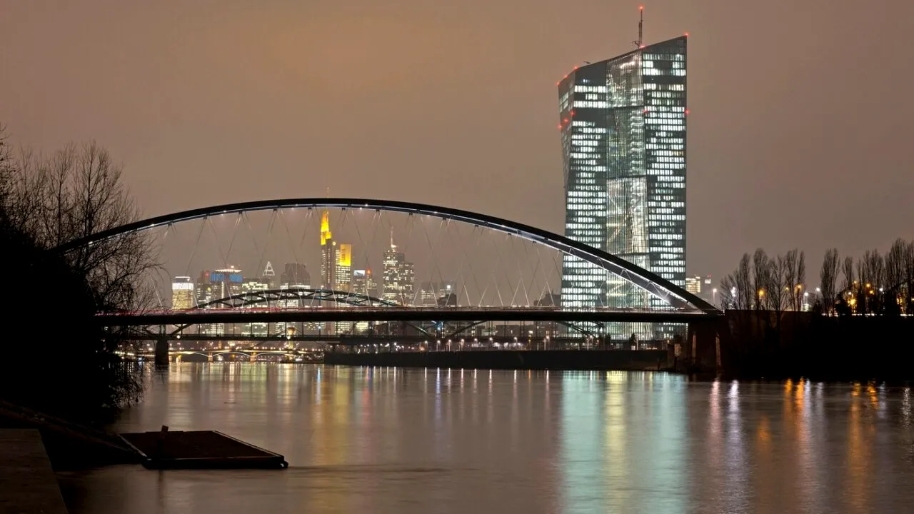 The Guardian: Misiune dificilă pentru BCE în 2025, în contextul situației din ZONA EURO /Franța și Germania au economii fragile