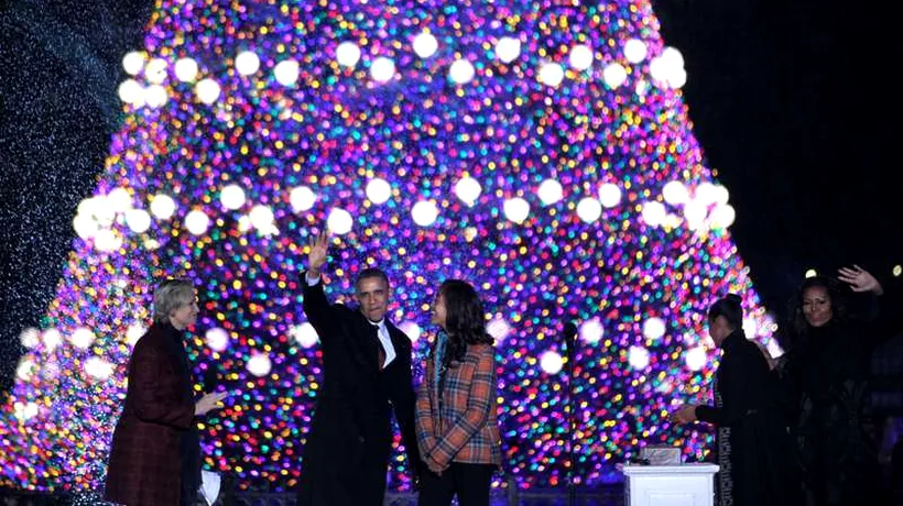 Barack Obama a aprins luminițele bradului de Crăciun, vineri, la Washington
