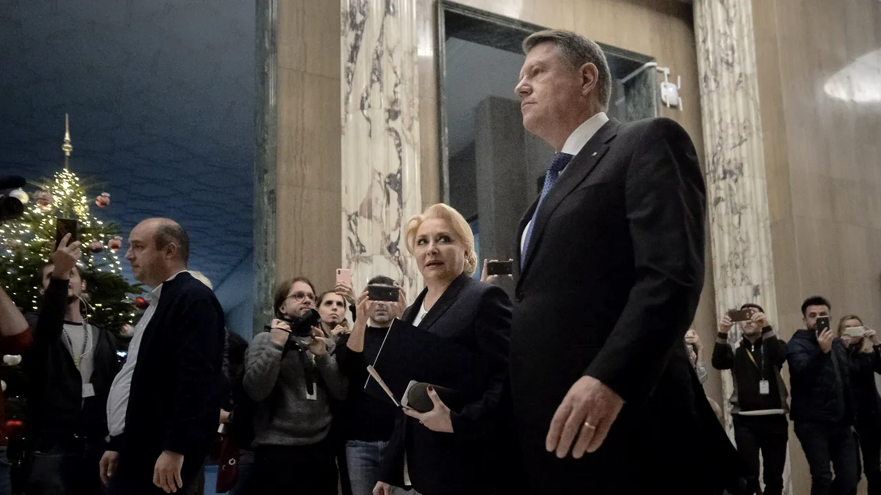 Cei 12 magnifici care ne-au vândut lui Stalin în '44. Cum le-a dat Viorica peste bot de față cu Klaus