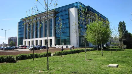 Dialogul lui Cioloș cu cetățenii la Biblioteca Națională întrerupt din cauza declanșării ventilației