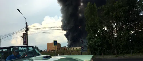 Incendiul din apropiere de Therme nu a fost încă stins. Depozitele nu aveau autorizație anti-incendiu. Unde a fost surprins Ion Țiriac. VIDEO