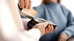 Spune adio codului din 4 cifre de pe card: noua metodă care l-ar putea înlocui în curând pentru a autoriza plata