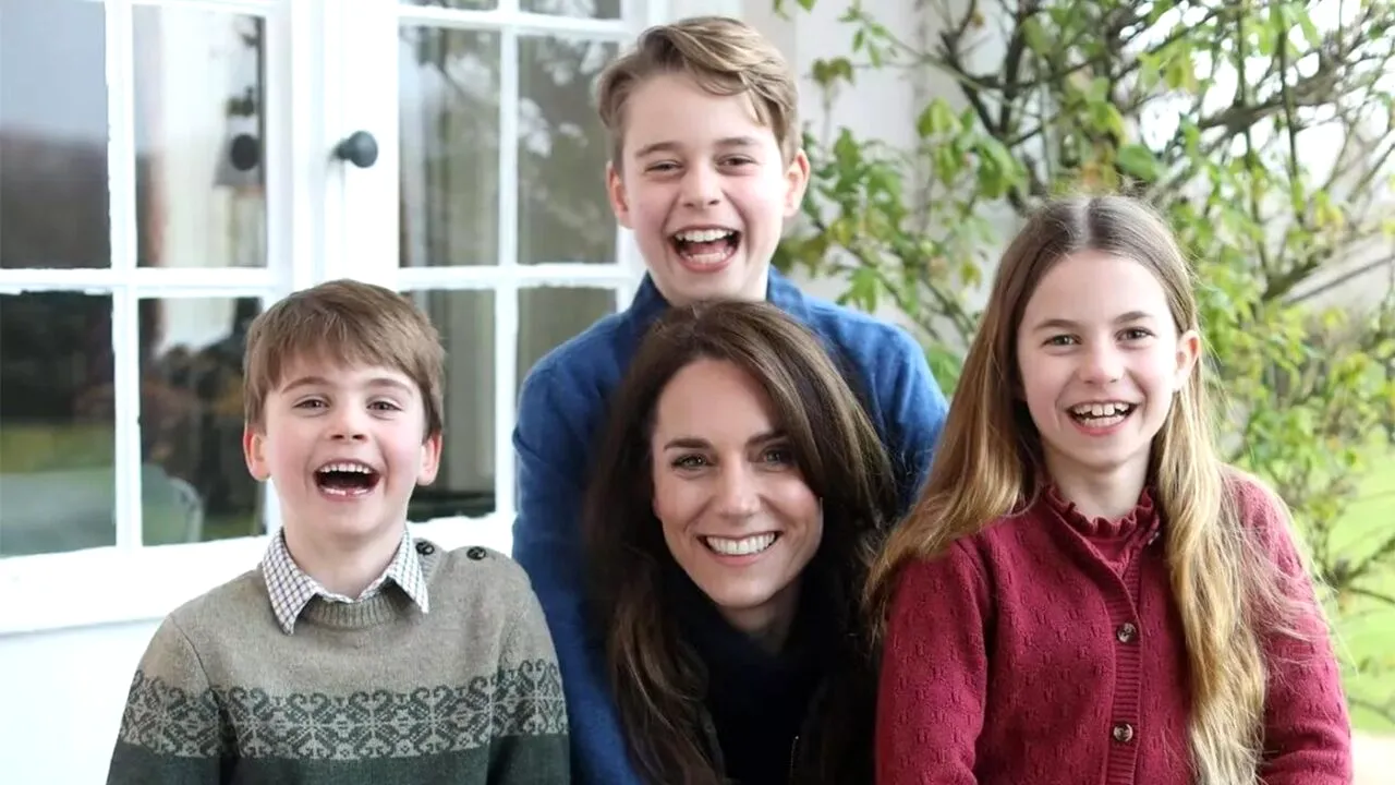 Detaliul bulversant din această fotografie cu Kate Middleton. Ce mesaj SECRET ar transmite soția Prințului William