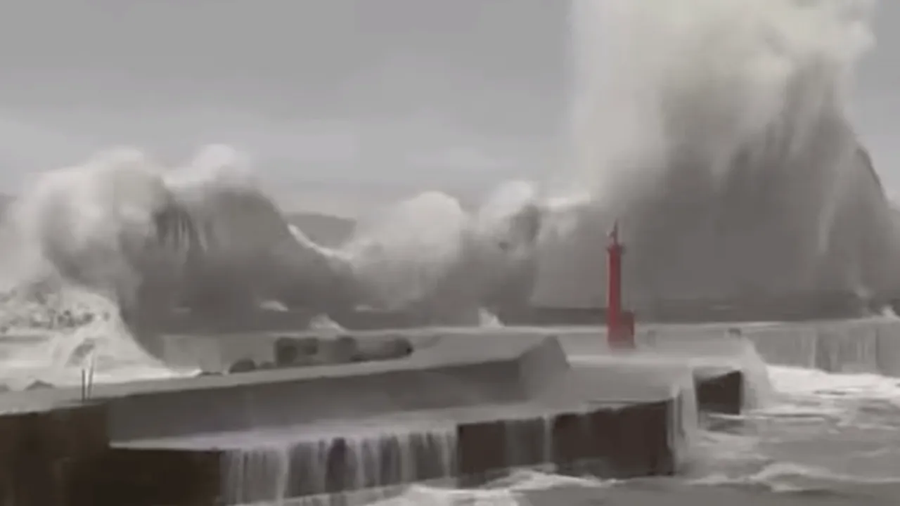 Zeci de zboruri anulate și orașe evacuate în Japonia, în așteptarea taifunului Ampil