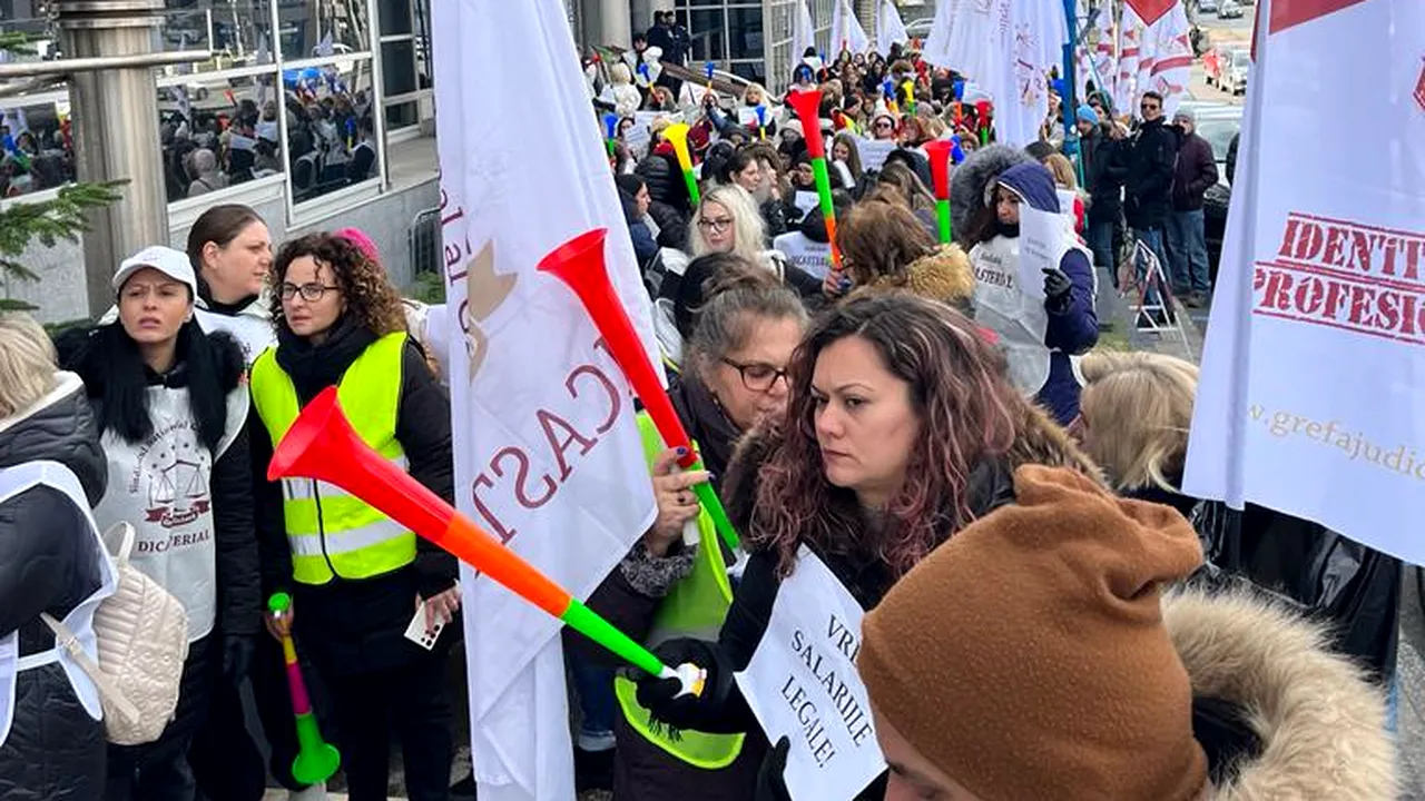 Ministrul Justiției caută soluții la criza din justiție. Protestele grefierilor ar putea continua pe termen nelimitat