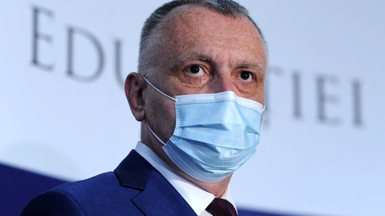 VIDEO | Sorin Cîmpeanu: „La nivel național, suntem obligați să încurajăm și performanța, excelența. Cinci dintre cei şase premianţi de la olimpiadă provin din familii care nu au un standard financiar spectaculos”