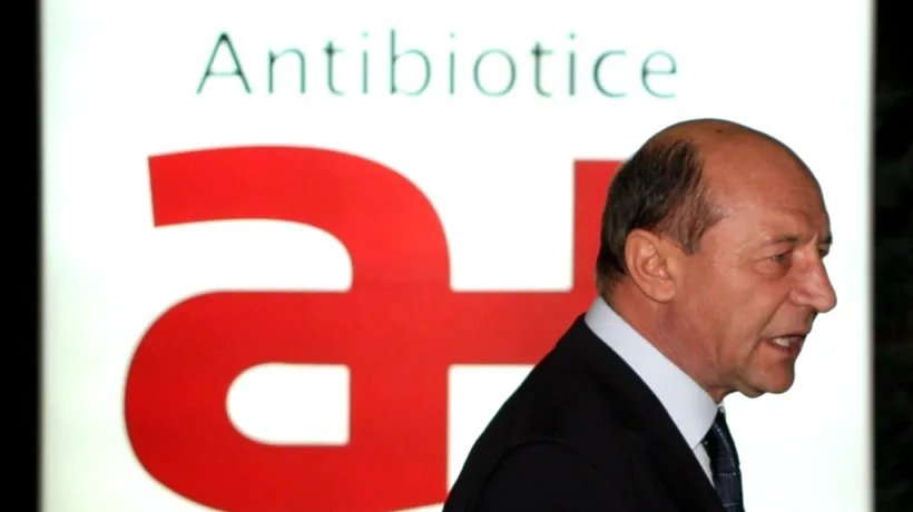 Președintele Traian Băsescu a decorat companiile Antibiotice SA și Astra Vagoane Călători SA