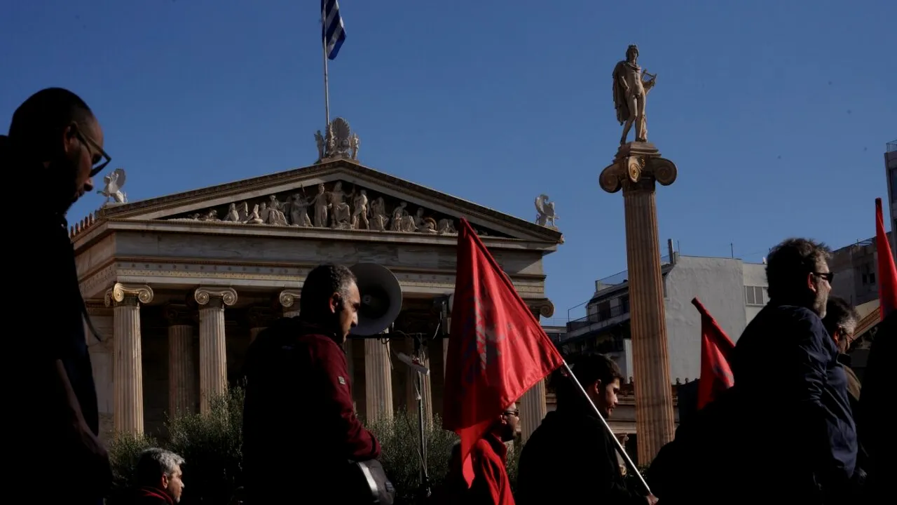 Grevă GENERALĂ de 24 de ore în Grecia, în semn de protest față de creșterea costului vieții