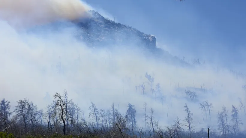 Incendiu URIAȘ în Grecia, la Nord de Atena. MAE a emis alertă de călătorie