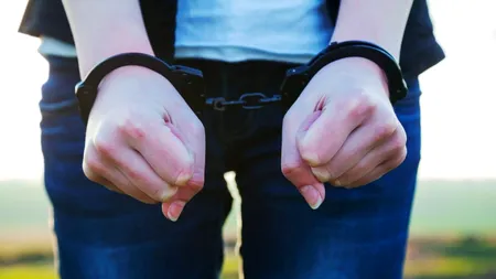 O româncă de 29 de ani a făcut PRĂPĂD în 5 țări din Europa. Metoda „gravida” prin care intra în casele oamenilor și fura tot ce prindea