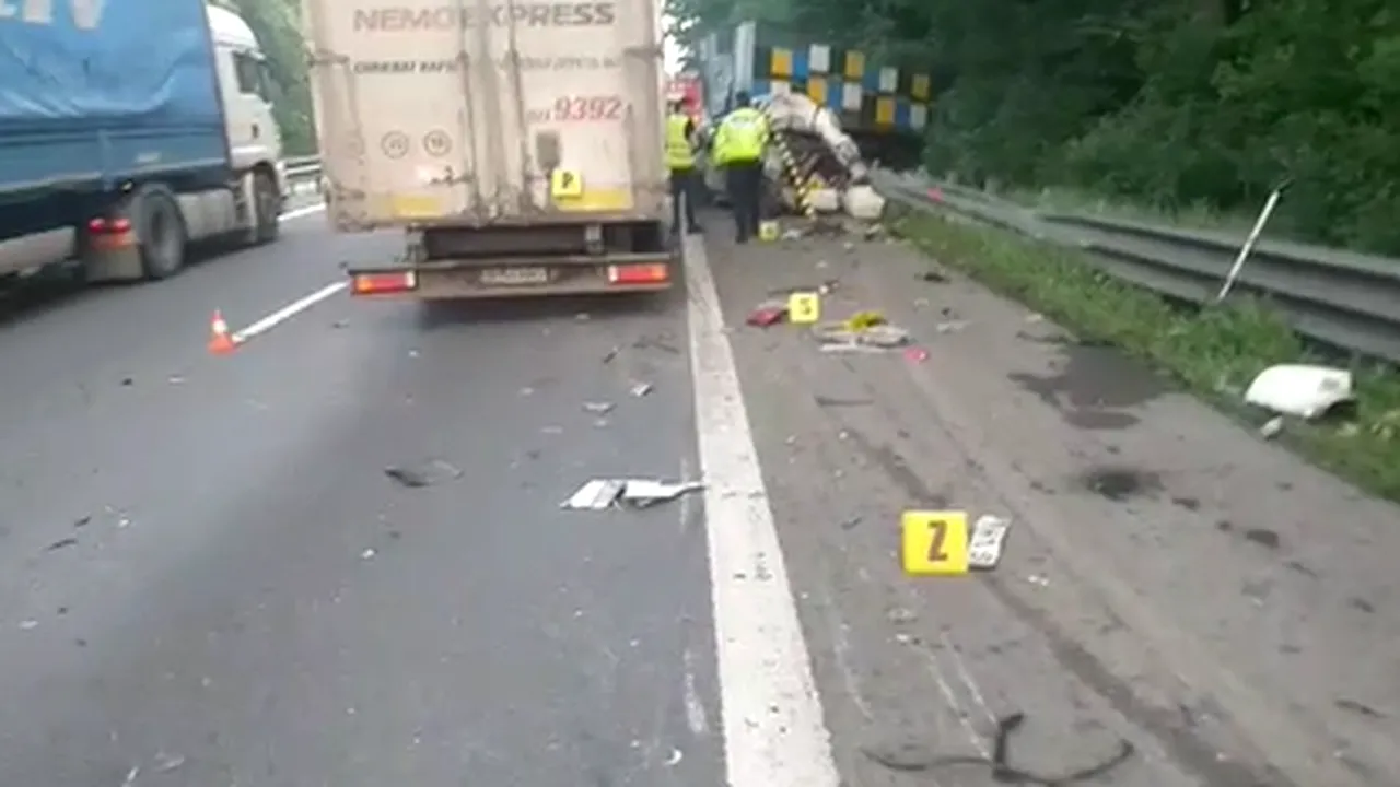 Imagini șocante de la locul accidentului în care a murit salvatorul montan din Pitești, în mașina strivită de un camion - VIDEO