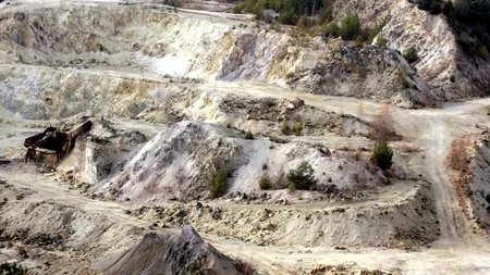 Aproape 200 de persoane s-au adunat în Piața Unirii din Iași cerând stoparea proiectului Roșia Montană