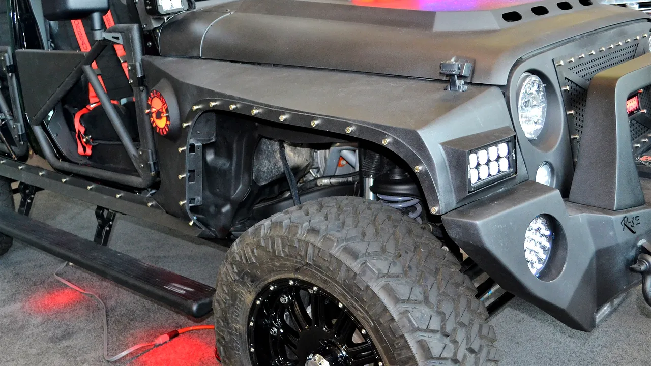 Posesorii de autovehicule nu vor mai putea folosi pe acestea sisteme de lumini personalizate, nestandardizate