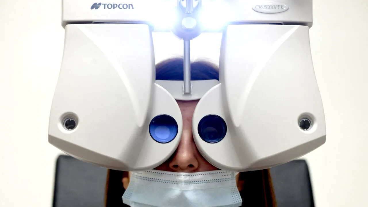 La 5 ani după o intervenție chirurgicală de 60 minute, patru copii născuți nevăzători pot să distingă formele, chipurile părinților și să scrie