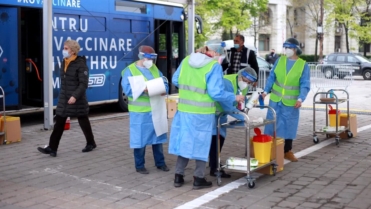 Bilete gratuite la teatru, muzee sau circ pentru persoanele care se vaccinează la centrul drive-thru din Piața Constituției, în data de 1 iunie