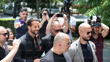 UPDATE | Frații Tate află vineri dacă scapă de arestul la domiciliu. Milionarii britanici au plecat flancați de bodyguarzi de la instanță - FOTO