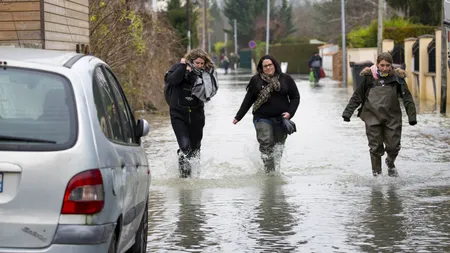 Cod portocaliu de inundații pe râuri din nouă județe, până luni