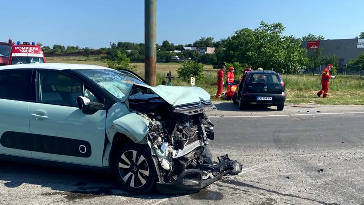 Accident grav în Prahova. O femeie a murit și alte trei persoane, printre care un copil de 3 ani, au fost rănite
