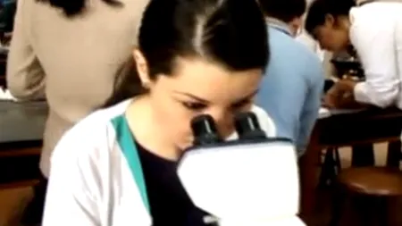 Această tânără este medic rezident și asistent universitar. Tatăl ei i-a dat însă un nume care naște instant întrebarea: „Chiar așa vă numiți?!