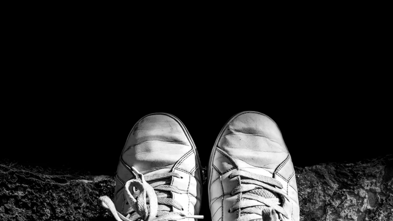 BOTOȘANI. Un copil de 11 ani s-a sinucis într-o anexă a locuinţei părinților săi. A fost întocmit dosar penal