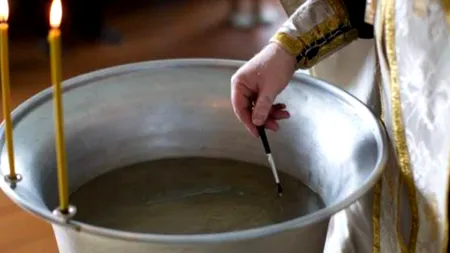 Sinodul Bisericii Ortodoxe Române: Ritualul botezului rămâne neschimbat