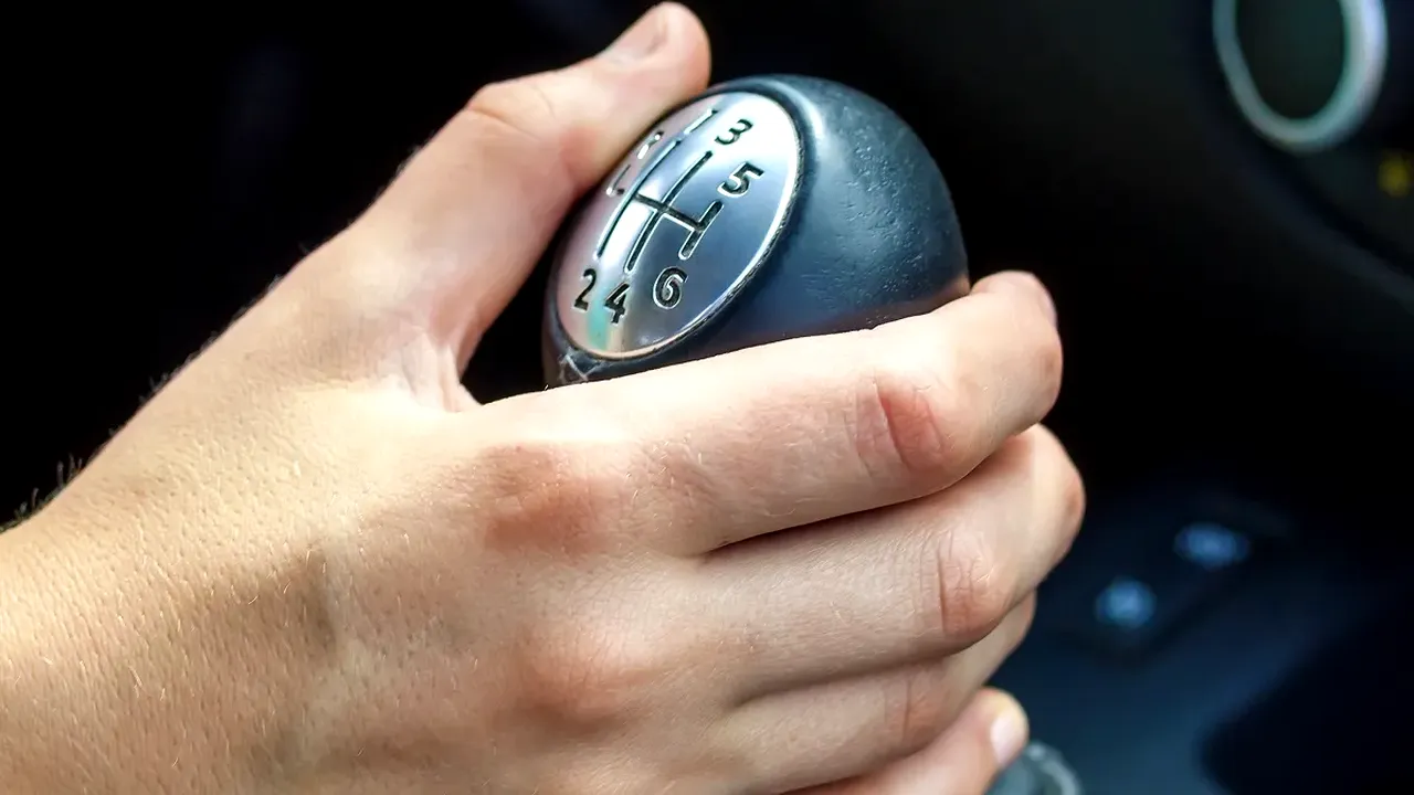 Se apropie sfârșitul schimbătorului de viteze. Când este preconizat să dispară mașinile cu transmisie manuală