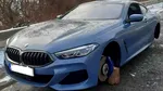 Un clujean și-a găsit BMW-ul pe butuci. Ce bilețel a găsit pe parbriz: „Plătește datoria și…”