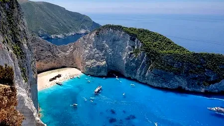 Grecia renunță la masca de protecție pe durata celor trei luni de sezon turistic