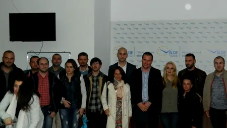 Demisii în bloc la ALDE: toată organizația de tineret din Vâlcea a trecut la PNL 