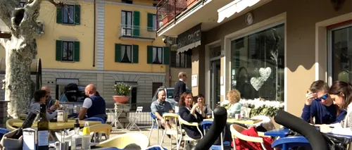 O turistă, TAXATĂ cu 20 de euro pe nota de plată într-un restaurant italian. Ce înseamnă 20 x servizio torta, de fapt