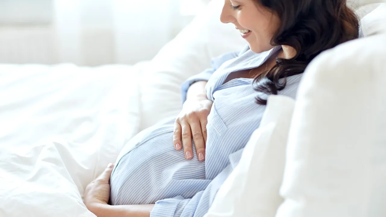 Pacientele gravide care au avut COVID-19, puse să cânte pentru a-și reface plămânii. Metoda, folosită de medicii de la un spital din Chișinău