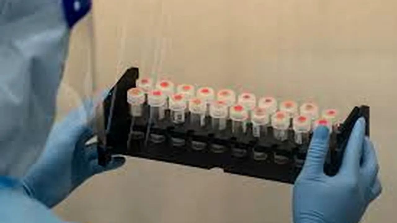 Guvernul din Hong Kong va oferi 500 de euro locuitorilor care se testează pentru Covid și sunt pozitivi