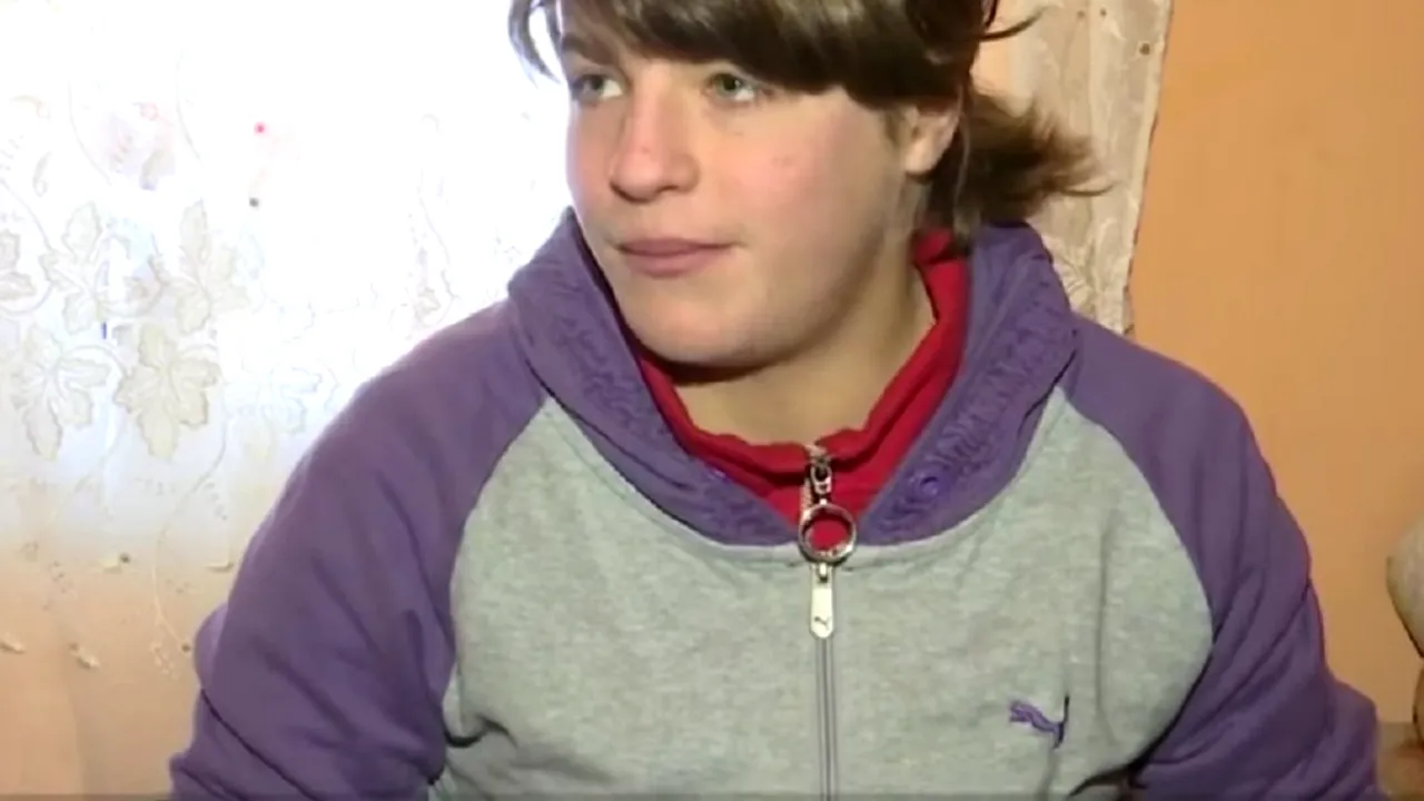 ”Dacă renunț la școală o să ajung la săpat”. Mărturia Biancăi, eleva care visează să ajungă profesoară și străbate 26 de kilometri pentru a ajunge la liceu