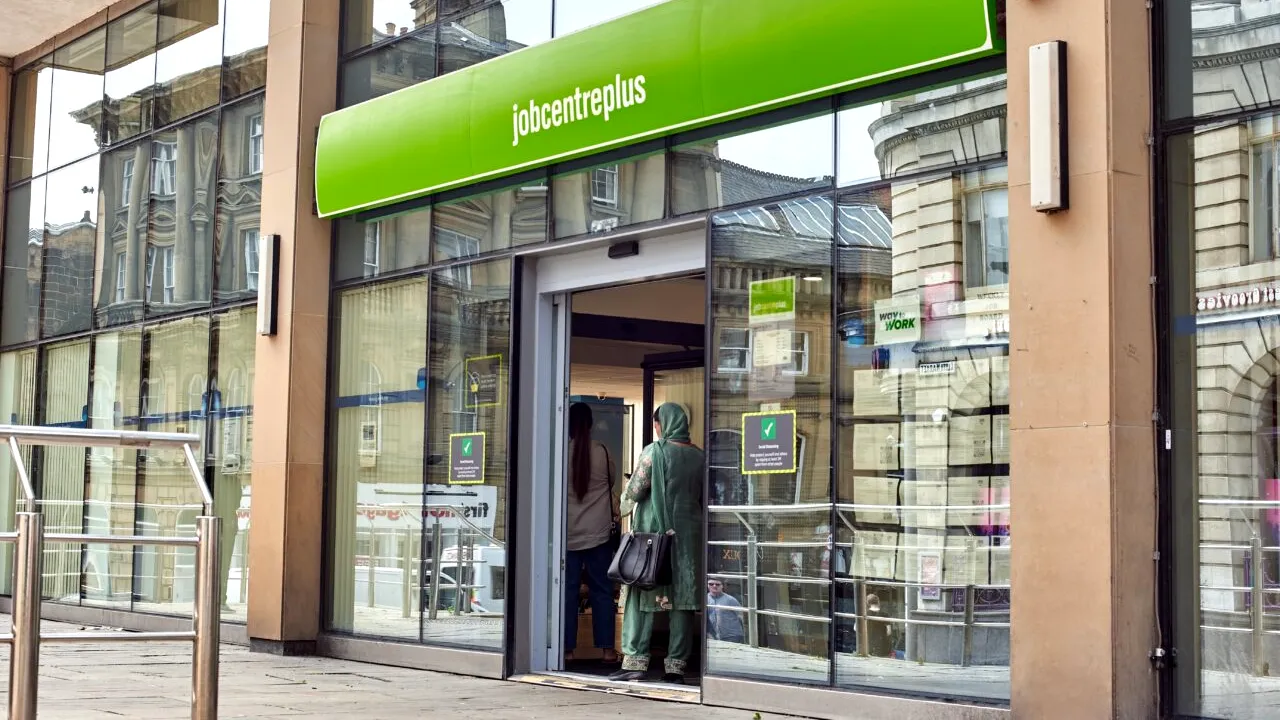 CRIZĂ pe piața muncii în Marea Britanie. Avertismentul Băncii Angliei