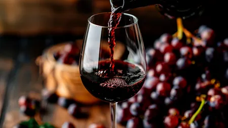 Seceta a afectat grav producția de băuturi alcoolice românești. Vinul ALB și-a pierdut aroma, iar vinul ROȘU are concentrație prea mare de alcool
