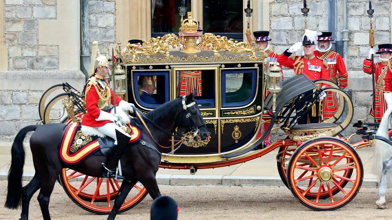 Ce lideri străini au beneficiat de protocolul plimbării în caleașca regală/Ceaușescu a fost primit de regina ELISABETA în 1978