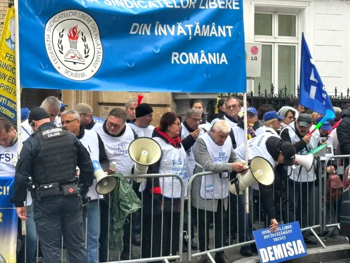 Profesorii protestează în fața Ministerului Educației: 