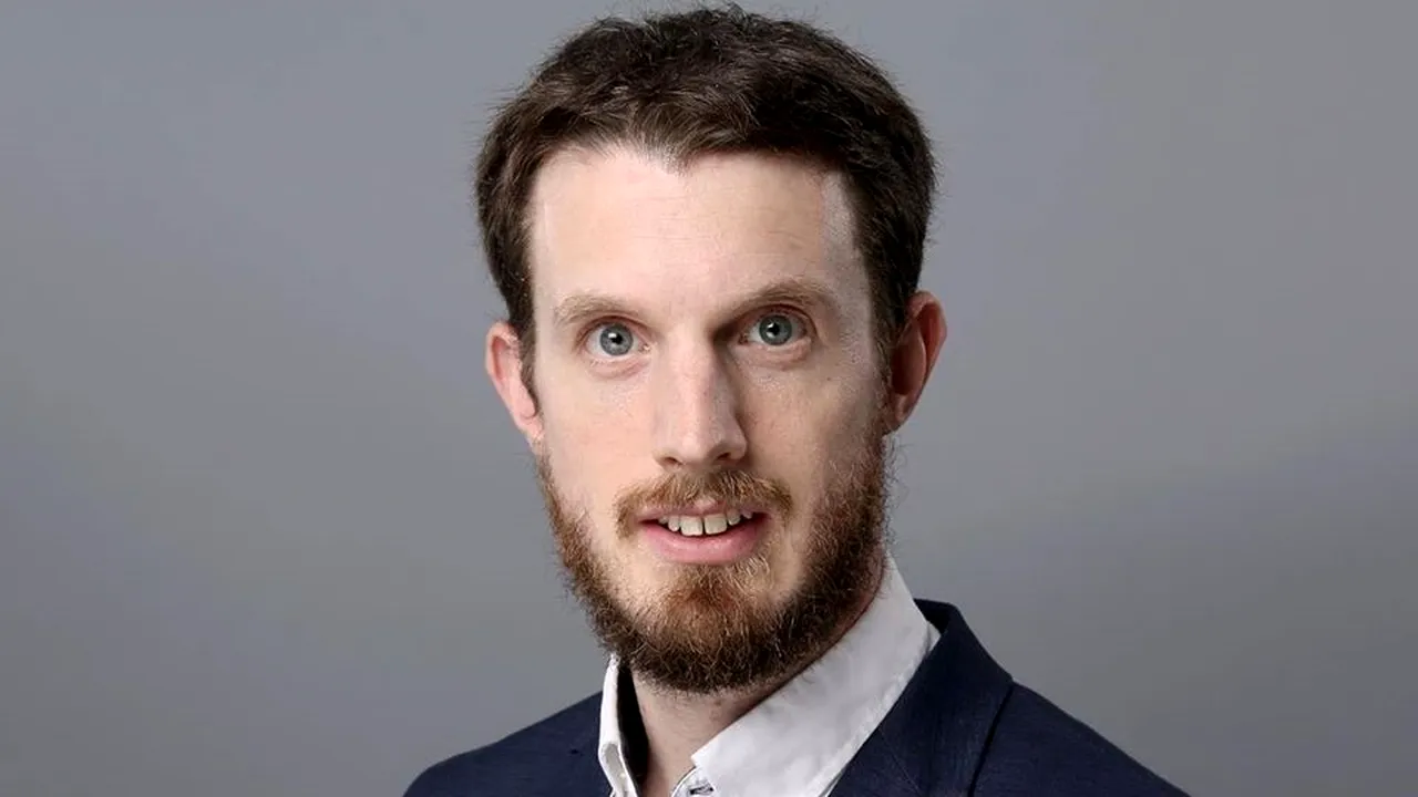 Justițiar pe Facebook, consilierul USR Guilhelm Moulin semnează în fals documentele de la serviciu