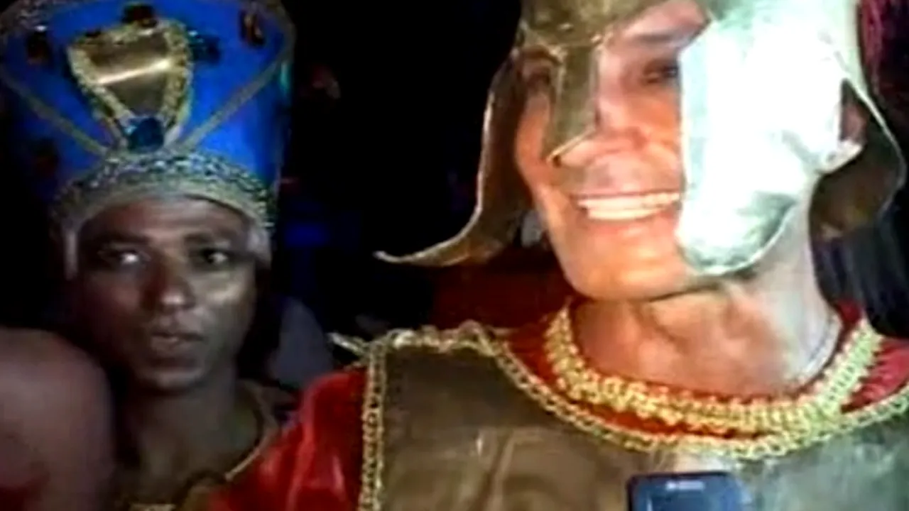 FOTO: Radu Mazăre, costumat în SPARTAN la carnavalul din Mamaia. 