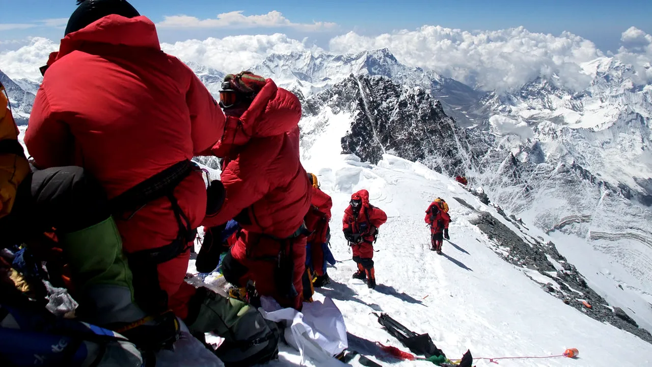 Nepalul schimbă regulile pentru cei care vor să urce pe EVEREST. „Obligatoriu pentru toată lumea!”