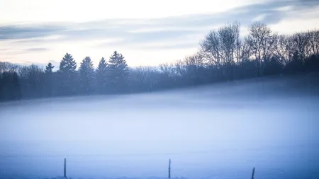 CEAȚĂ densă și risc de polei pe mai multe drumuri din ţară. ANM a emis o atenționare de vreme severă