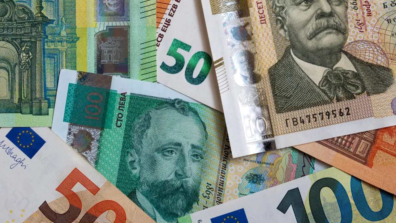 Bulgaria va începe să afișeze prețurile și în leva și în EURO începând cu luna iulie