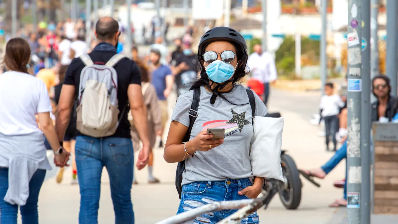 OMS recomandă cel puțin purtarea măștii, după creșterea numărului de cazuri de COVID-19. „Aceste măsuri de stabilizare trebuie implementate pentru a evita alte măsuri mai stricte”