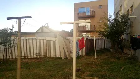 Caz ireal în Năvodari! De foame, o familie și-a transformat grădina din spatele blocului în coteț