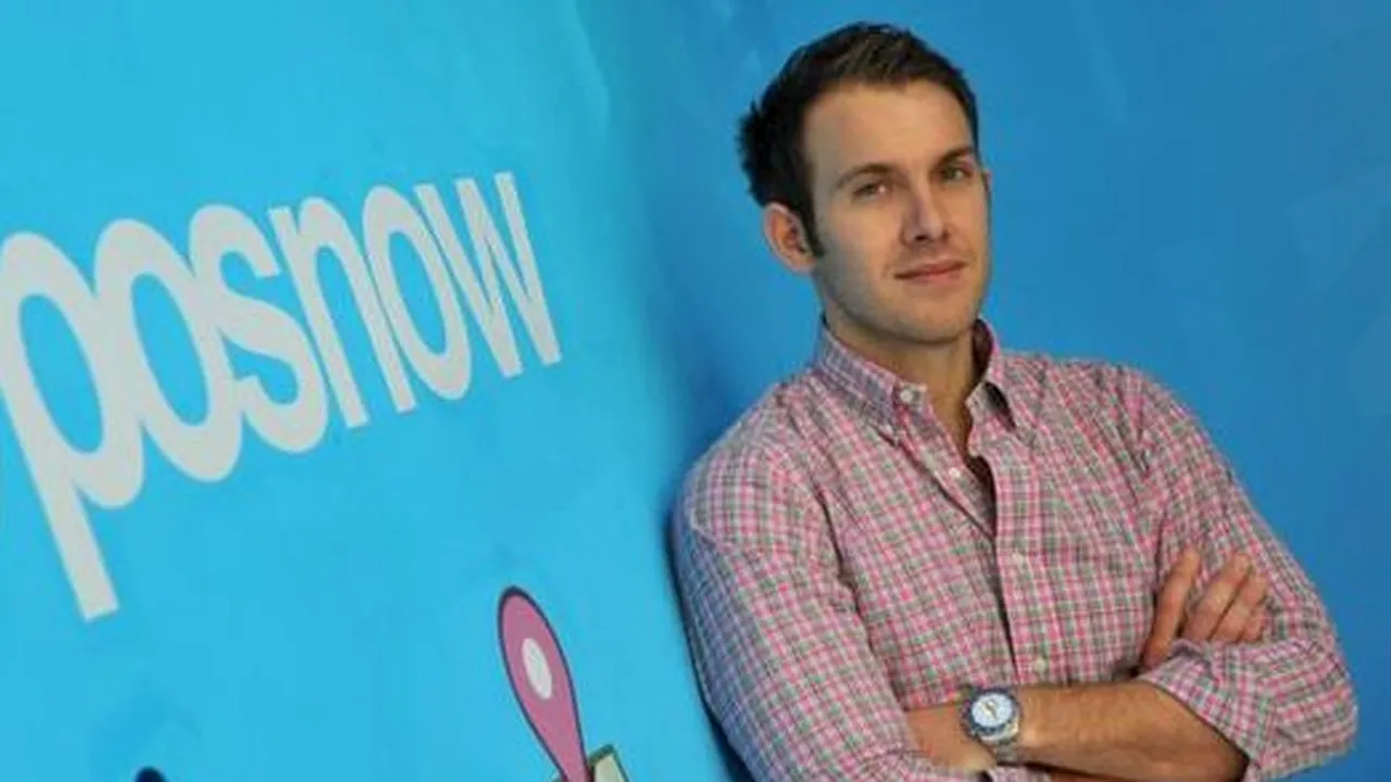 La început era cel mai slab angajat al companiei, dar la 24 de ani își cumpăra Ferrari din bonusuri. Care e secretul acestui tânăr